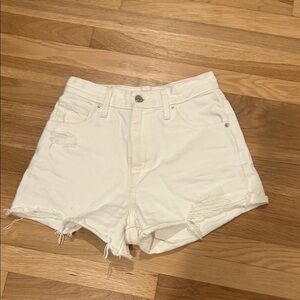White Distressed high waisted mom
Short denim Levi’s